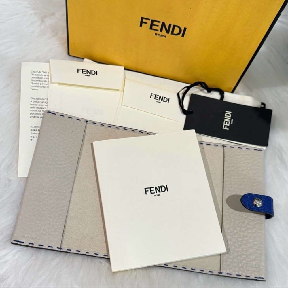 Fendi Blue Pebbled Leather weekly Small Agenda - Picture 4 of 16
